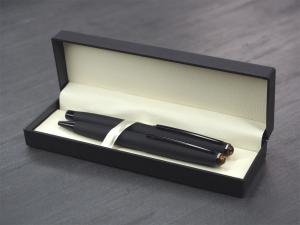 Rinkinys rašiklis + tušinukas su gintaru, gumos apdaila, dėžutėje, juodos spalvos